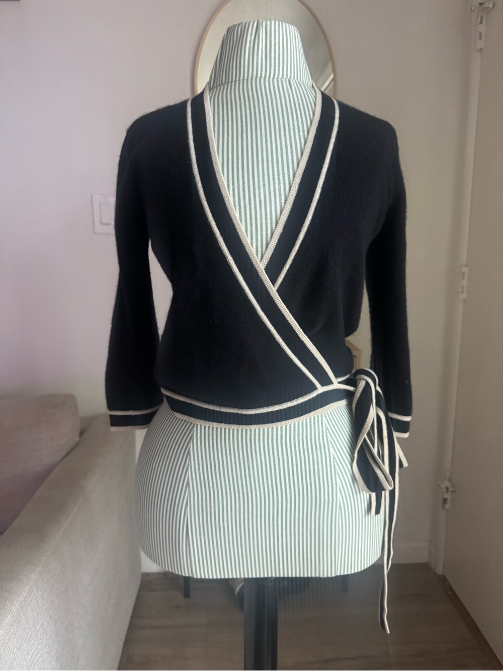 Juicy Couture 100% Cashmere Black Wrap Sweater Cardigan P